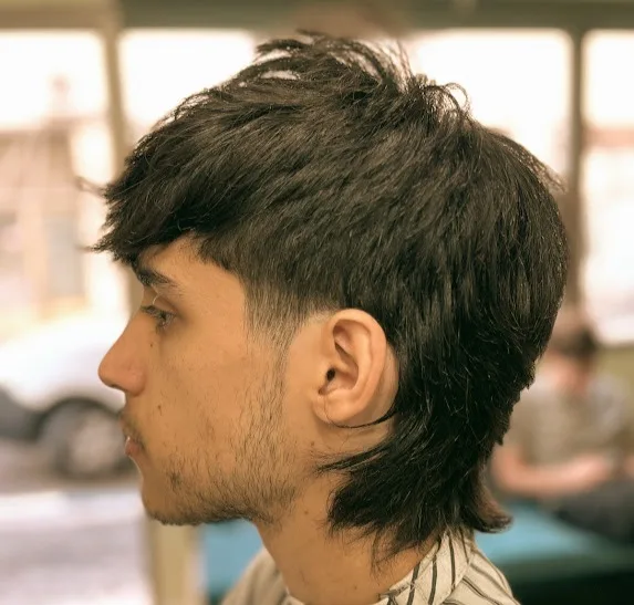 תספורת Mullet - ביצוע מספרת גברים קלאסית של רינגו