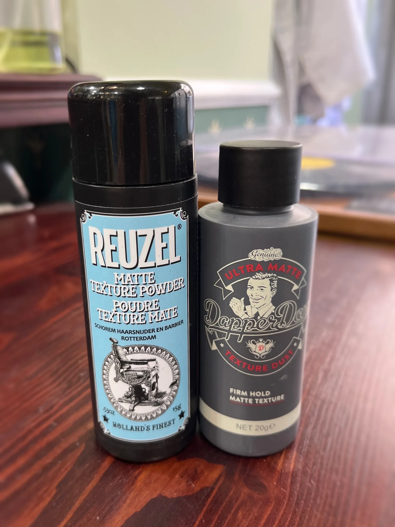 אבקת Dapper Dan לצד חבר אמת, אבקת REUZEL