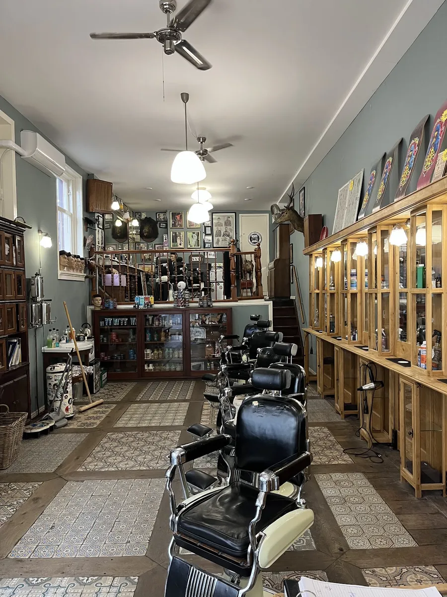 המספרה של Schorem ברוטרדם: שורת כיסאות ברבר וינטג׳